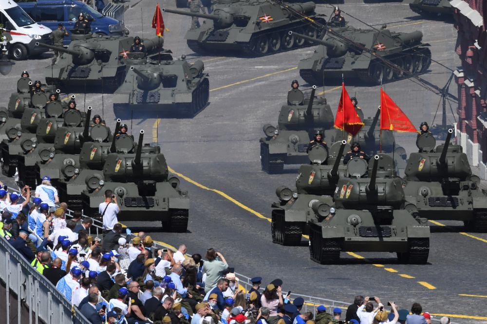Российские танки на параде Победы 24 июня 2020 года. Фото Sergey Pyatakov /EPA/Scanpix/Leta