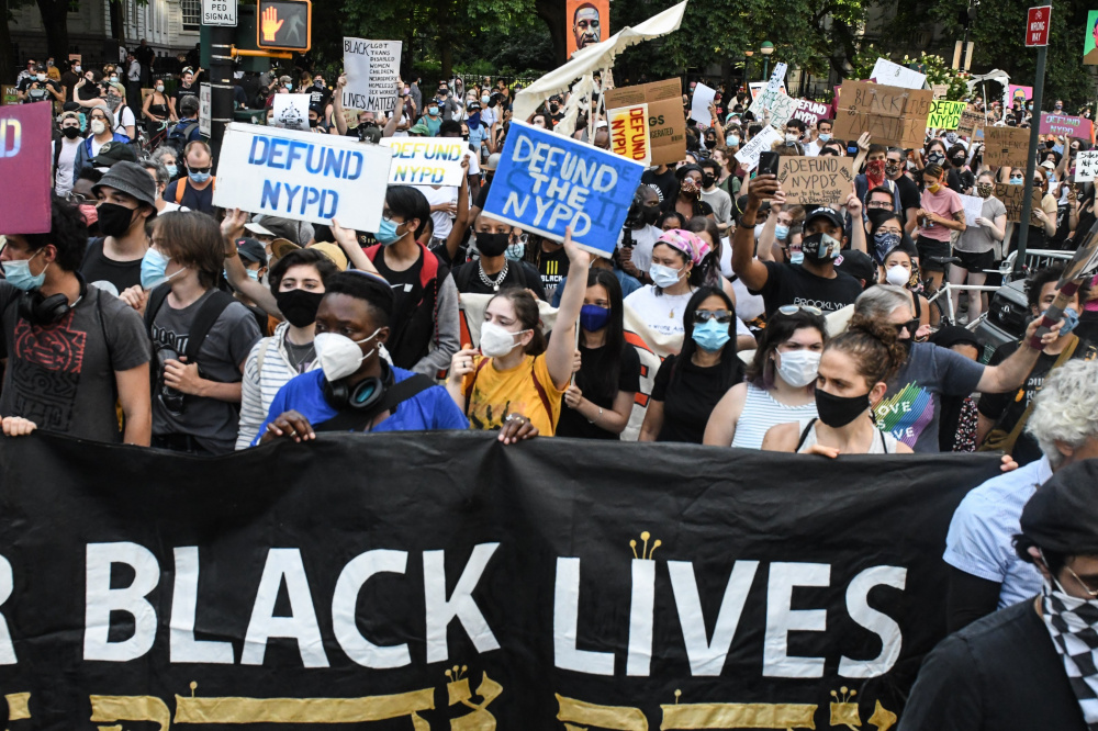 Демонстрация в Нью-Йорке, 25 июня 2020 года. Несмотря на эпидемию американцы продолжают выходить на акции протеста против расовой несправедливости.  Фото Stephanie Keith/Getty Images/AFP/Scanpix/Leta