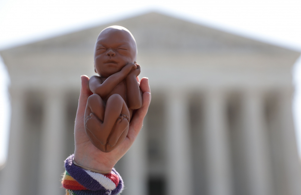 Противники абортов во время пандемии коронавируса устроили акцию протеста у Верховного суда США. Alex Wong/Getty Images/AFP/Scanpix/Leta