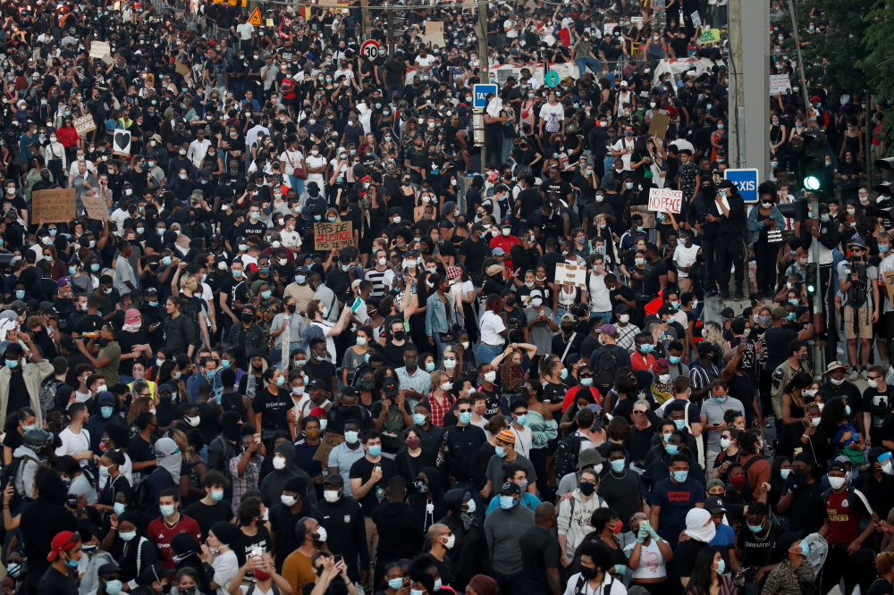 Митинг в Париже. Фото REUTERS/Scanpix/Leta