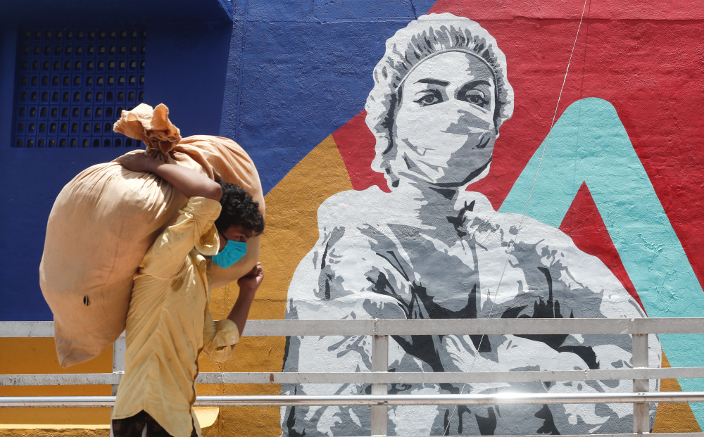 Граффити с изображением медработника в Мумбаи (Индия). Фото Francis Mascarenhas/REUTERS/Scanpix/Leta 
