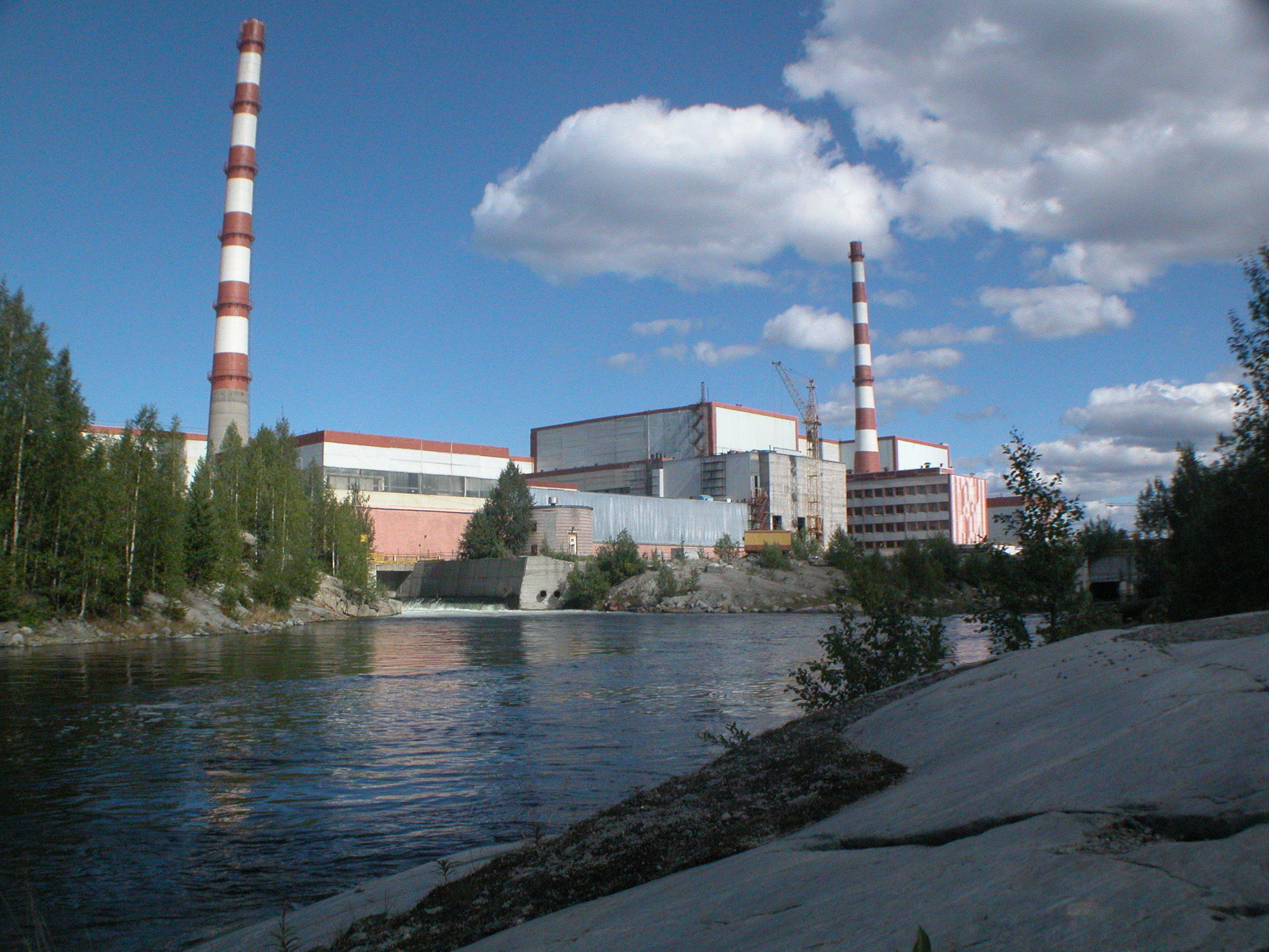 Кольская АЭС, вид со сбросного канала. Фото Wikipedia.