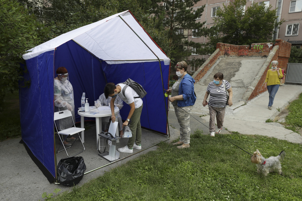 Голосование во дворах Новосибирска. 26 июня 2020 года. Фото Kirill Kukhmar/TASS/Scanpix/Leta