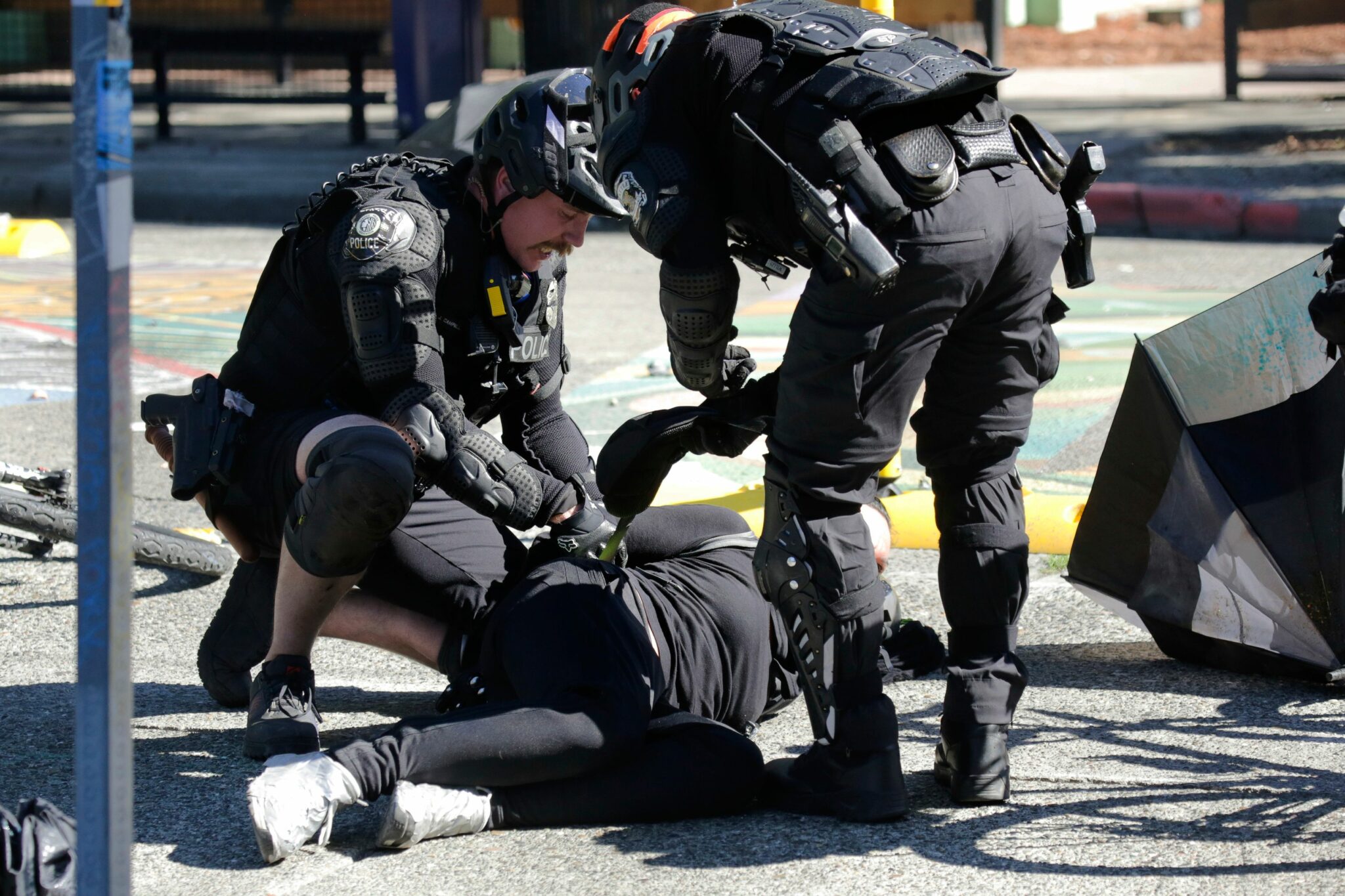 Задержание участника акции протесто в Сиэтле. Фото Jason Redmond / AFP/ Scanpix/Leta