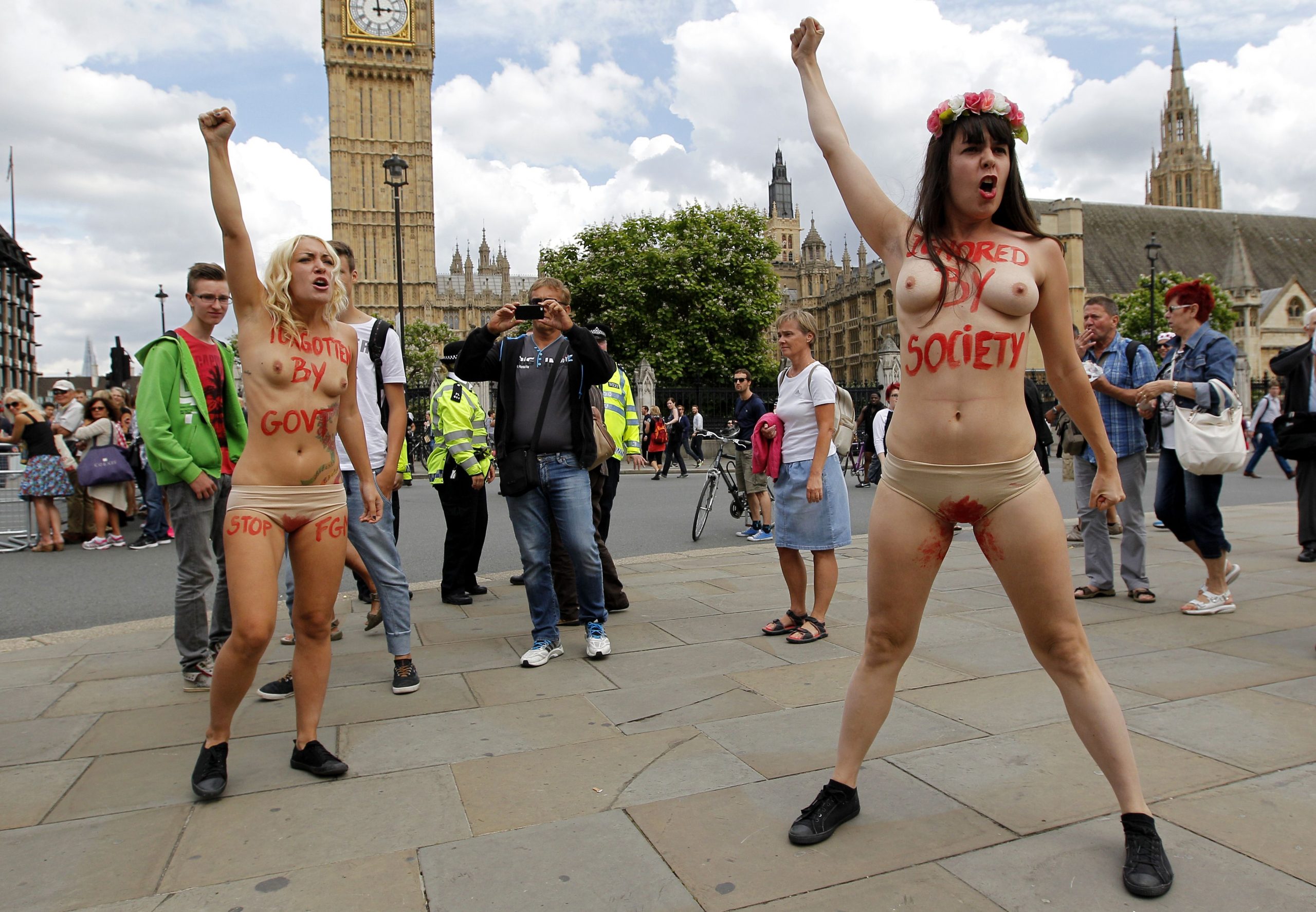 Активистки Femen в Лондоне на акции протеста против женского обрезания. Фото CYRIL VILLEMAIN/AFP/Scanpix/Leta