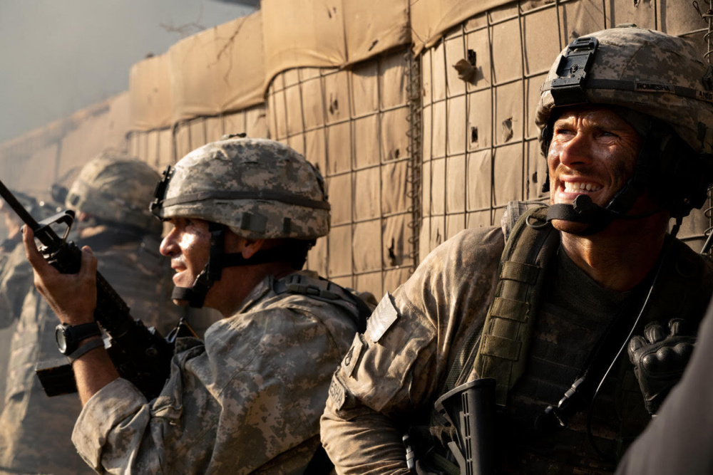 Кадр из фильма «Форпост». По сюжету, небольшая группа солдат США сражается в Афганистане против нескольких сотен талибов.