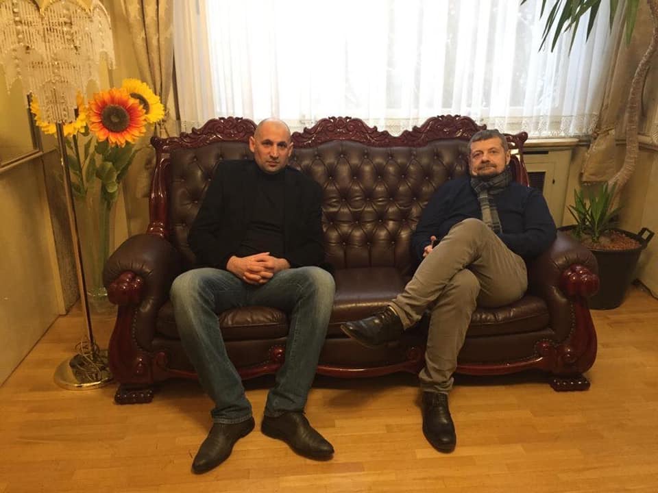 Мамихан Умаров и Игорь Мосийчук в посольстве Украины в Вене. Фото из аккаунта Мосийчука в Facebook.