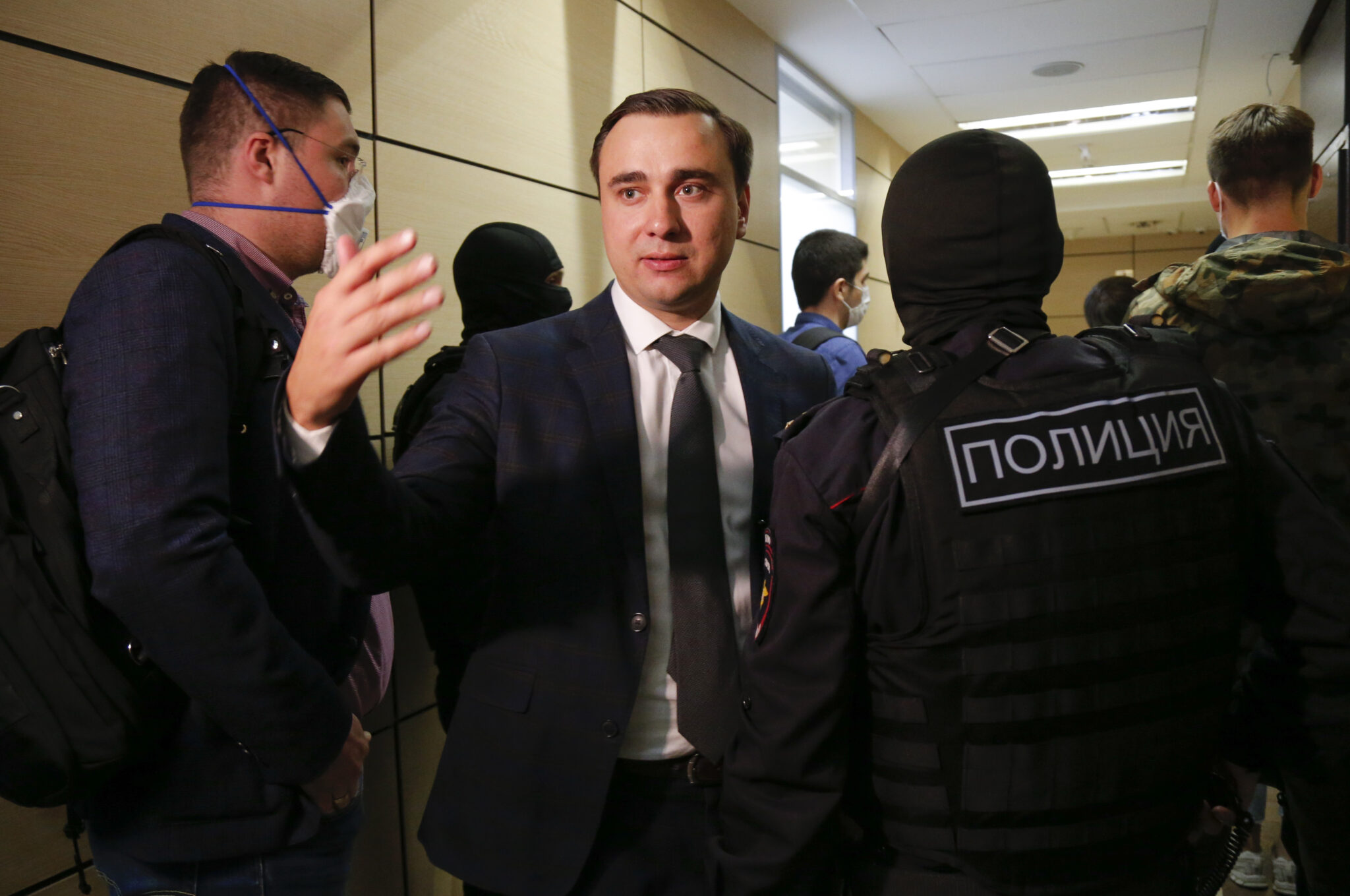 Иван Жданов во время обысков в ФБК. Фото AP/Alexander Zemlianichenko/Scanpix/Leta