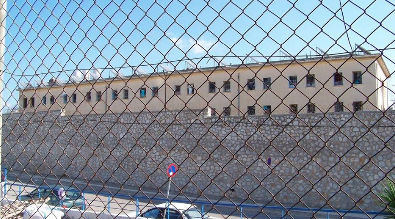 Афинская тюрьма, где в ожидании приговора содержались два российских моряка. Фото Facebook Посольство РФ в Греции