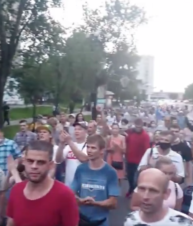 Акция протеста в Хабаровске. Скриншот видео Twitter @novosyolov