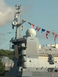 Скриншот трансляции военно-морского парада в Петербурге