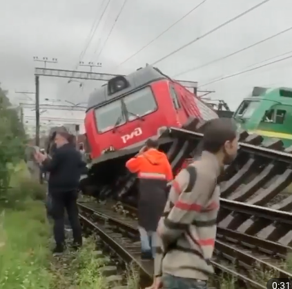 Столкновение поездов в Петербурге. Скриншот видео Baza