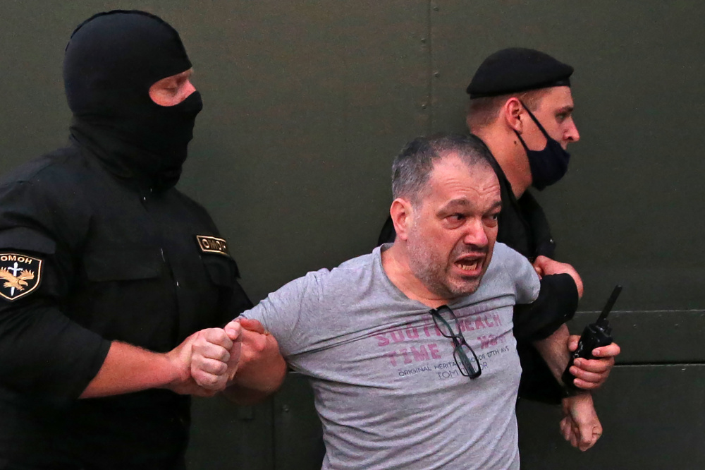Задержание участника акции за честные выборы в Минске, 14 июля 2020 года. Фото Natalia Fedosenko/TASS/Scanpix/Leta.