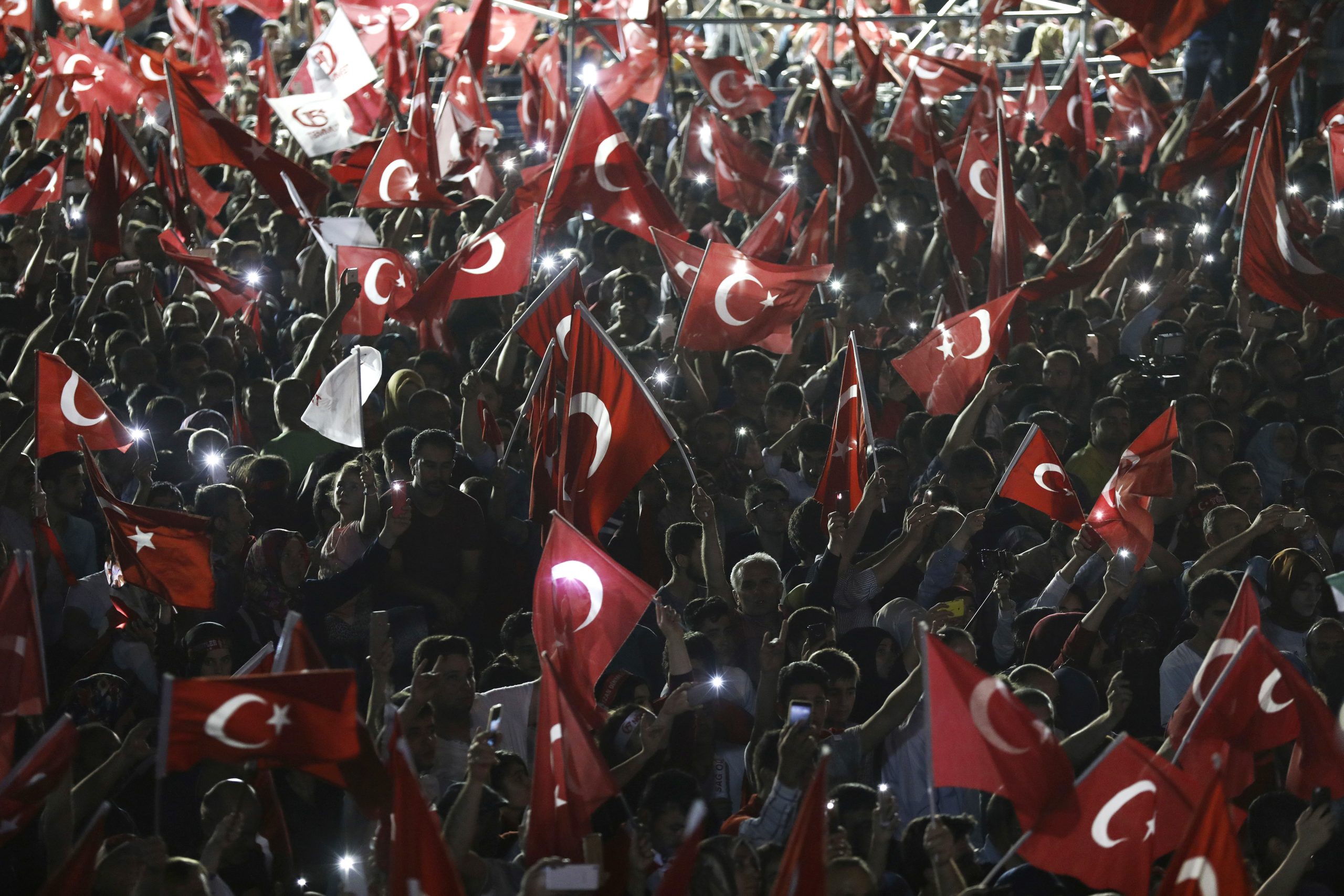 Празднование первой годовщины провала военного переворота в Анкаре. Фото Ali Unal/AP Photos/Scanpix/Leta