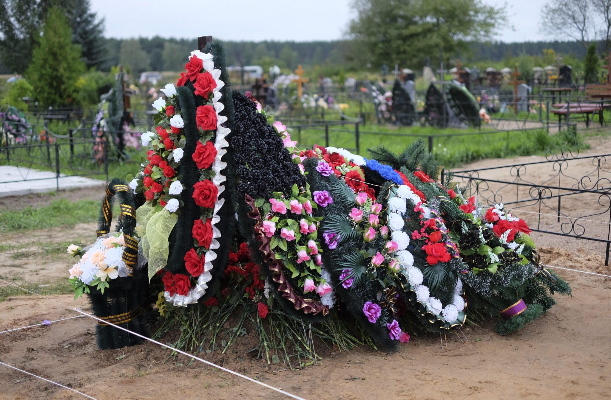 Могила одного из вероятных участников боев на Украине, Псков. Фото Dmitry Markov/Reuters/Scanpix/Leta
