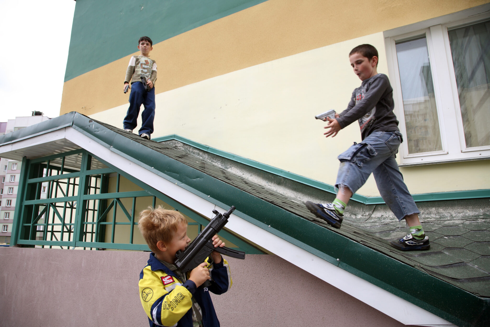 Дети играют в войну. Фото Caro / Bastian / TASS / Scanpix / Leta