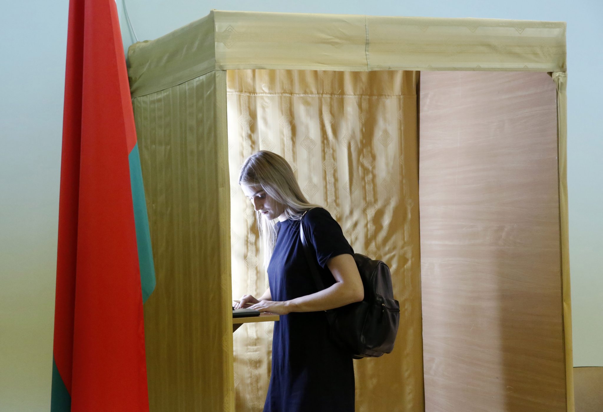 Голосование в Беларуси. Фото EPA/TATYANA ZENKOVICH/Scanpix/Leta