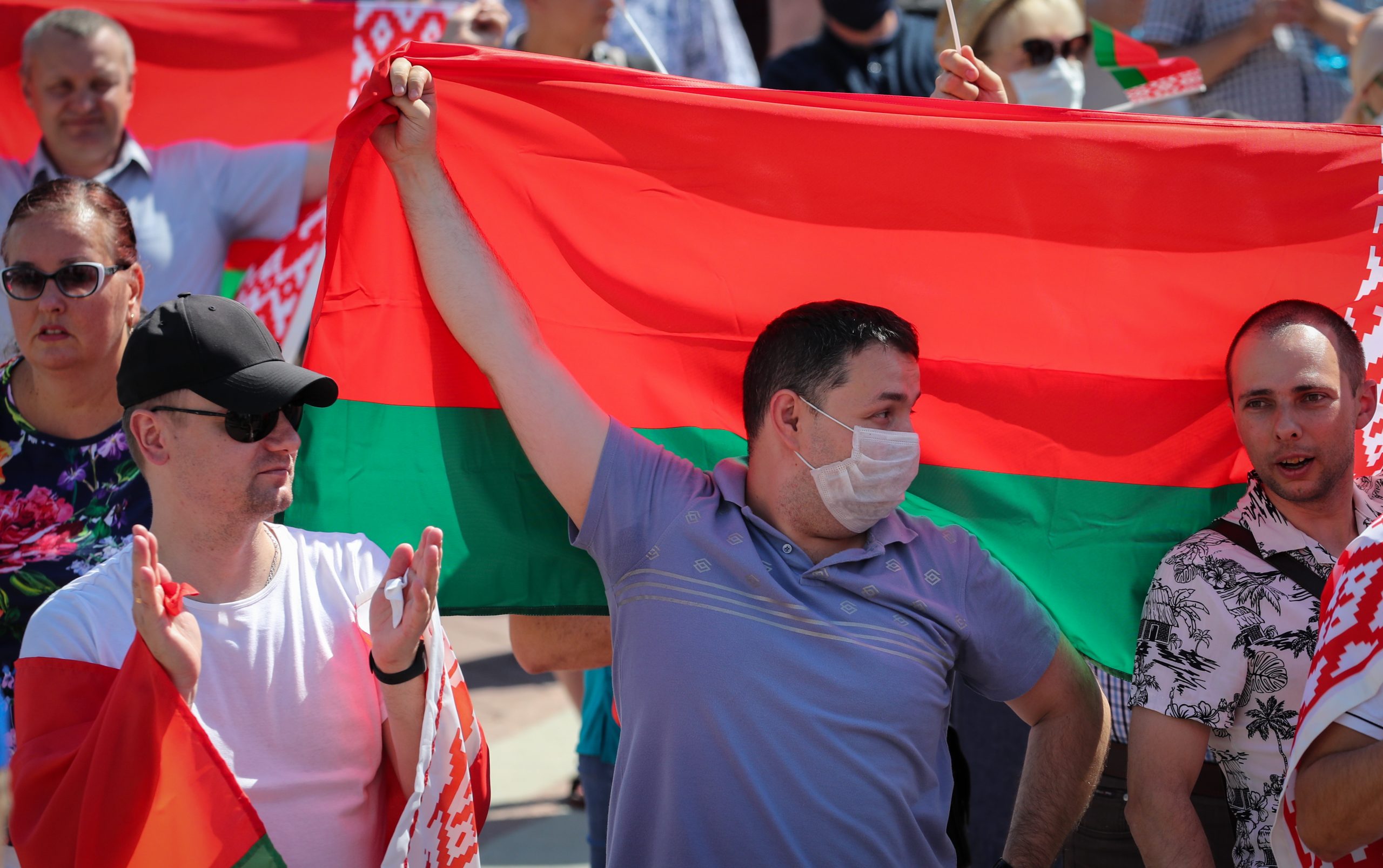 На митинге в поддержку Лукашенко 16 августа 2020. Фото EPA/TATYANA ZENKOVICH/Scanpix/Leta