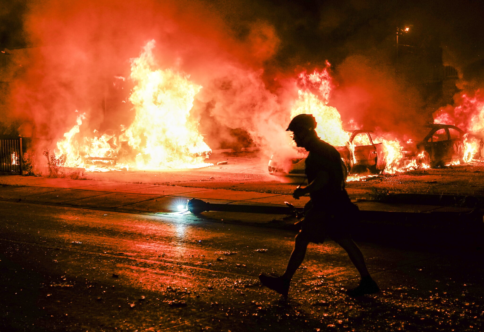 Протестующие в городе Кеноша поджигали здания и автомобили. Фото EPA/TANNEN MAURY/Scanpix/Leta