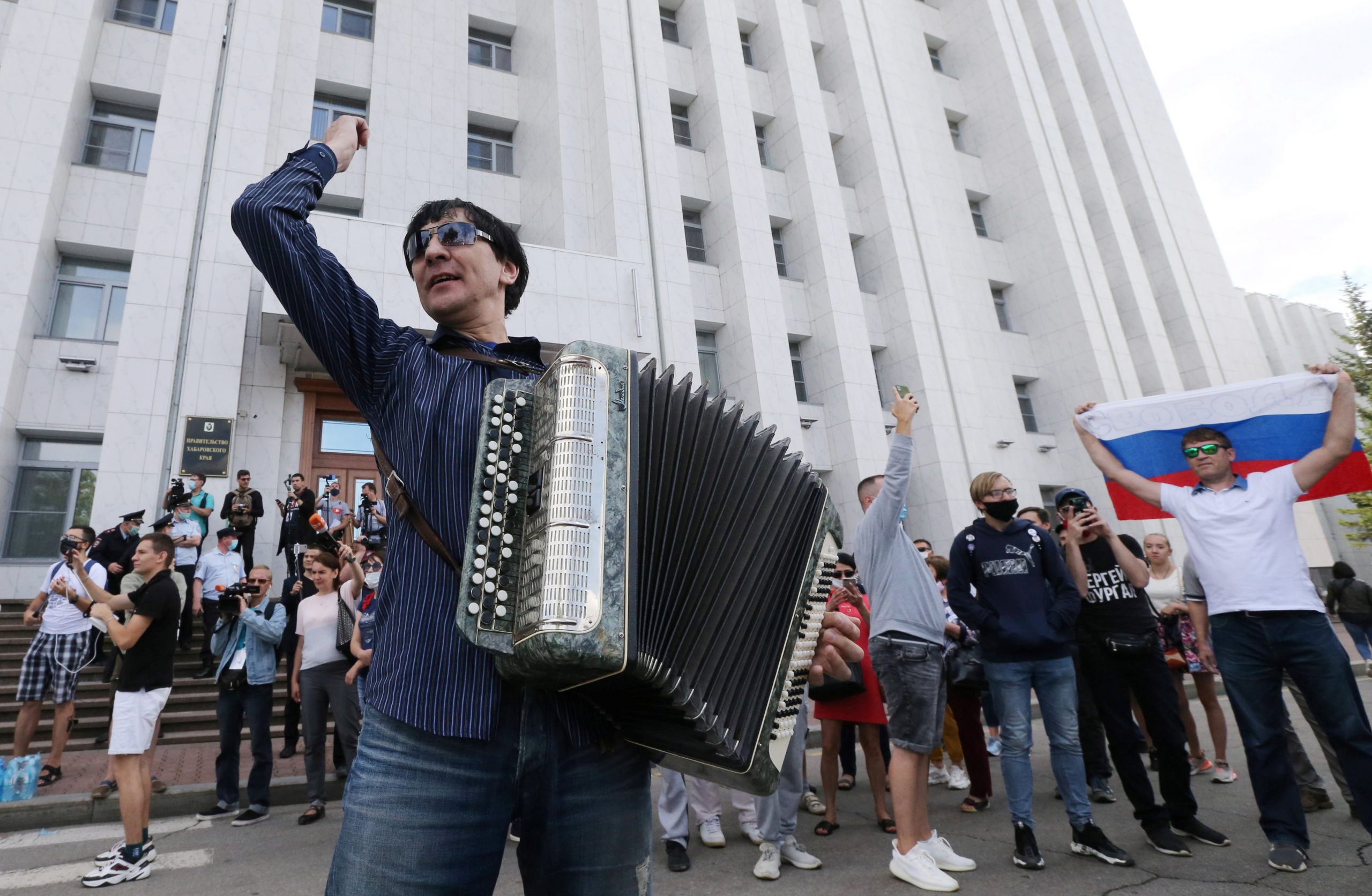 Протестующие в Хабаровске не забывают о креативе. Фото REUTERS/Evgenii Pereverzev/Scanpix/Leta 