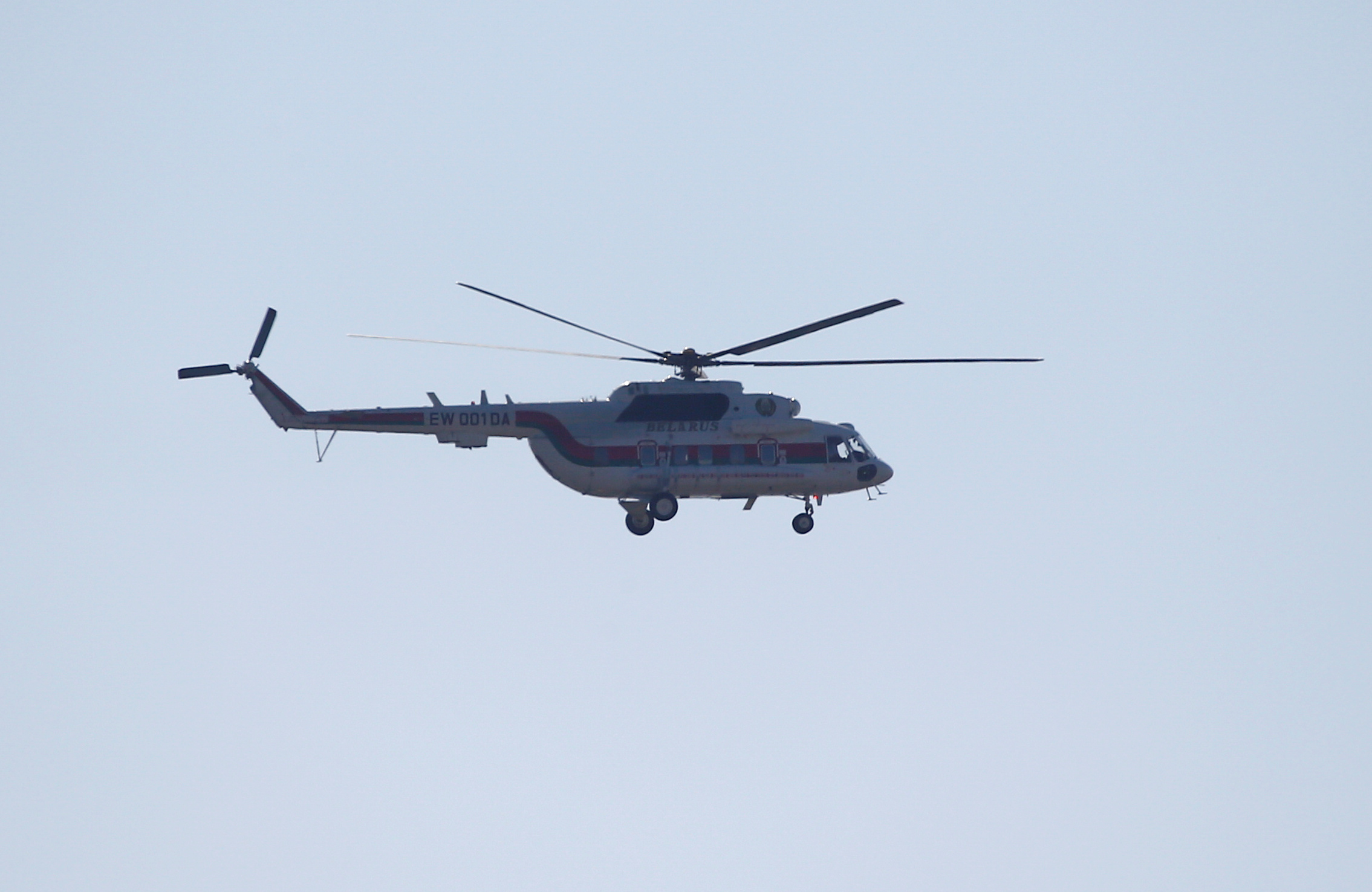 Вертолет, на котором Лукашенко прилетел на МЗКТ. Фото REUTERS/Vasily Fedosenko/Scanpix/Leta