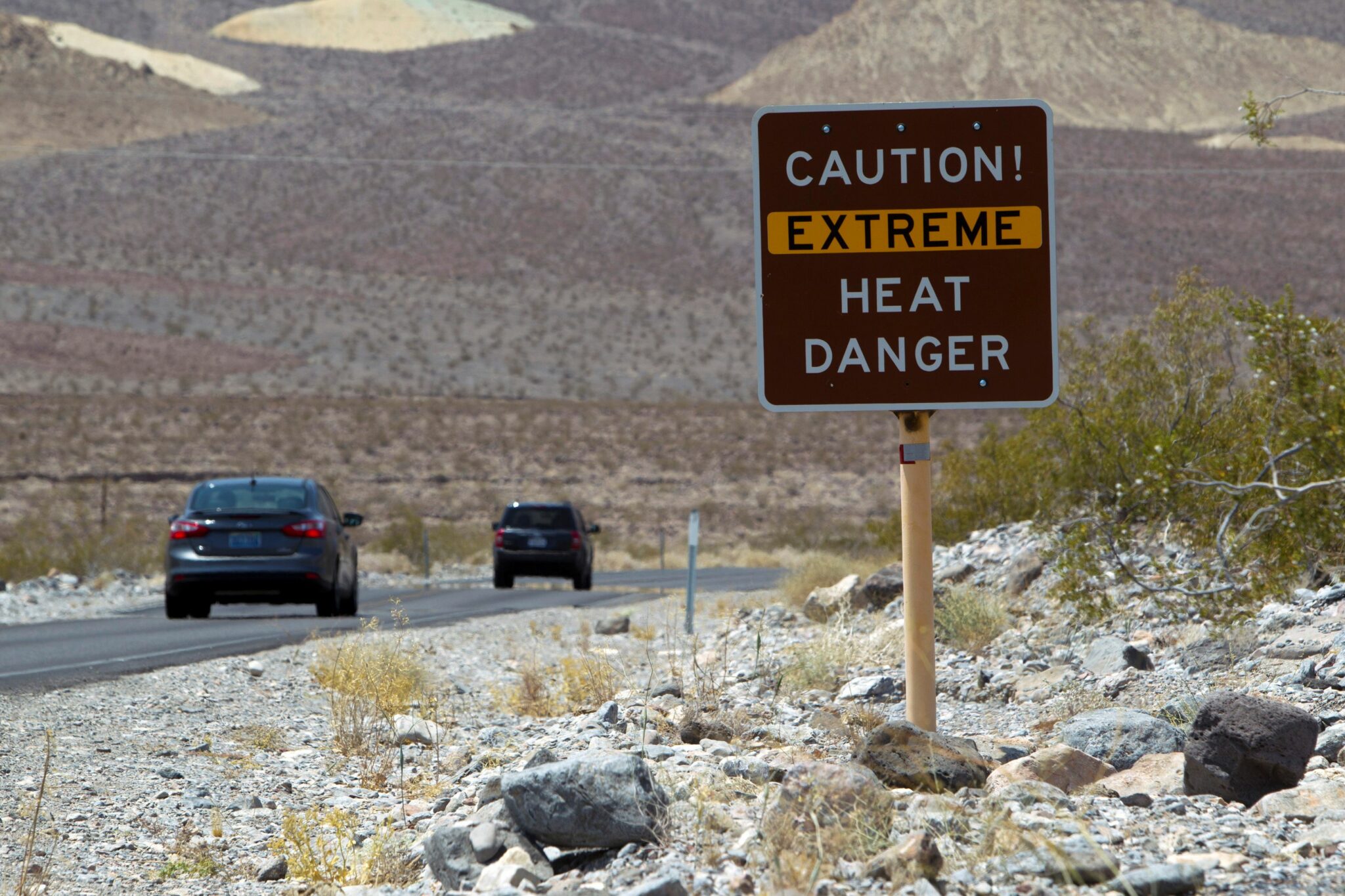 Предупреждение при въезде в Долину мертвых в Калифорнии. Фото REUTERS/Steve Marcus/Scanpix/Leta