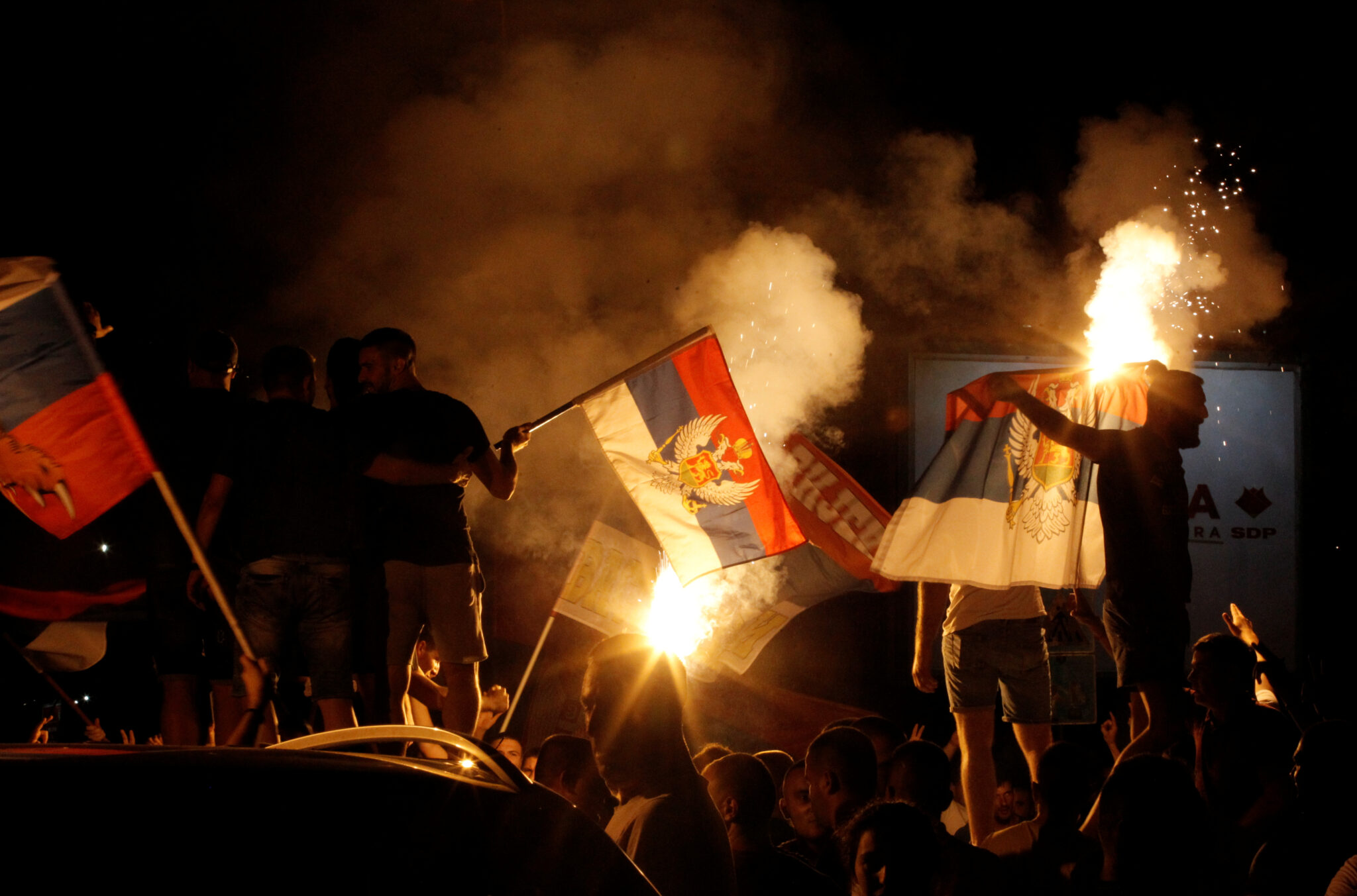 Сторонники оппозиции празднуют победу. Фото REUTERS/Stevo Vasiljevic/Scanpix/Leta
