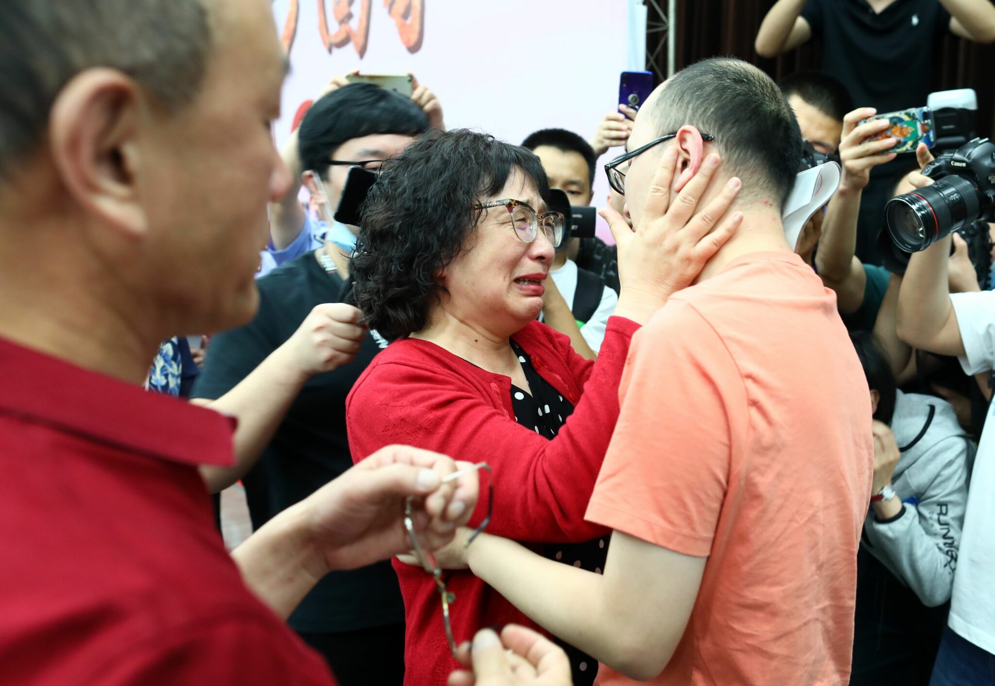 Китаянка Ли Цзинчжи воссоединилась с сыном спустя 32 года поисков. Фото STR / AFP/Scanpix/Leta