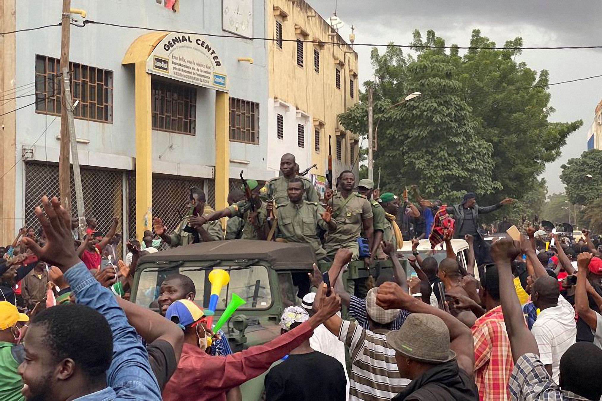 Малийские солдаты на площади Независимости в Бамако, 18 августа 2020 г. Фото MALIK KONATE / TASS / Scanpix / Leta