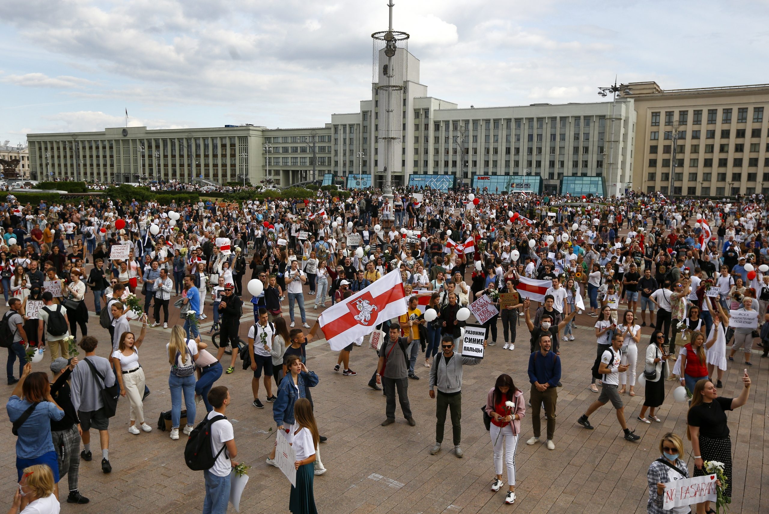 Протестующие на площади Независимости в Минске. Фото Sergei Grits / TASS / Scanpix / Leta