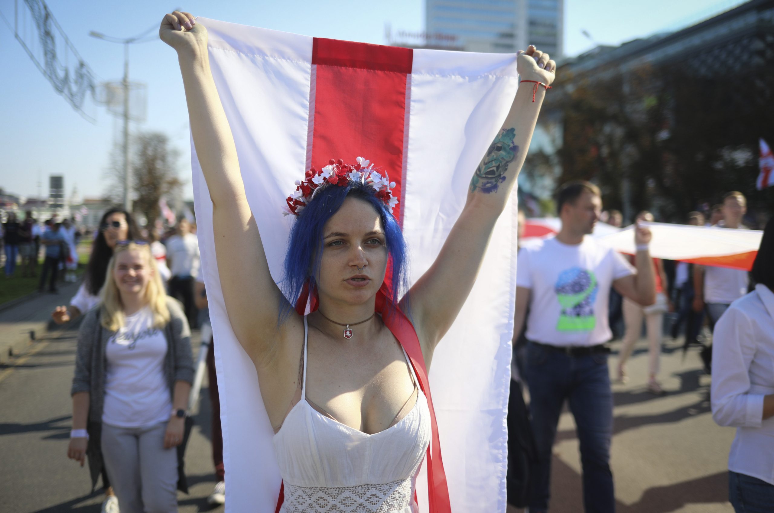 Митингующие традиционно скандировали: «Жыве Беларусь!» и «Уходи!». Фото AP Photo/Scanpix/Leta