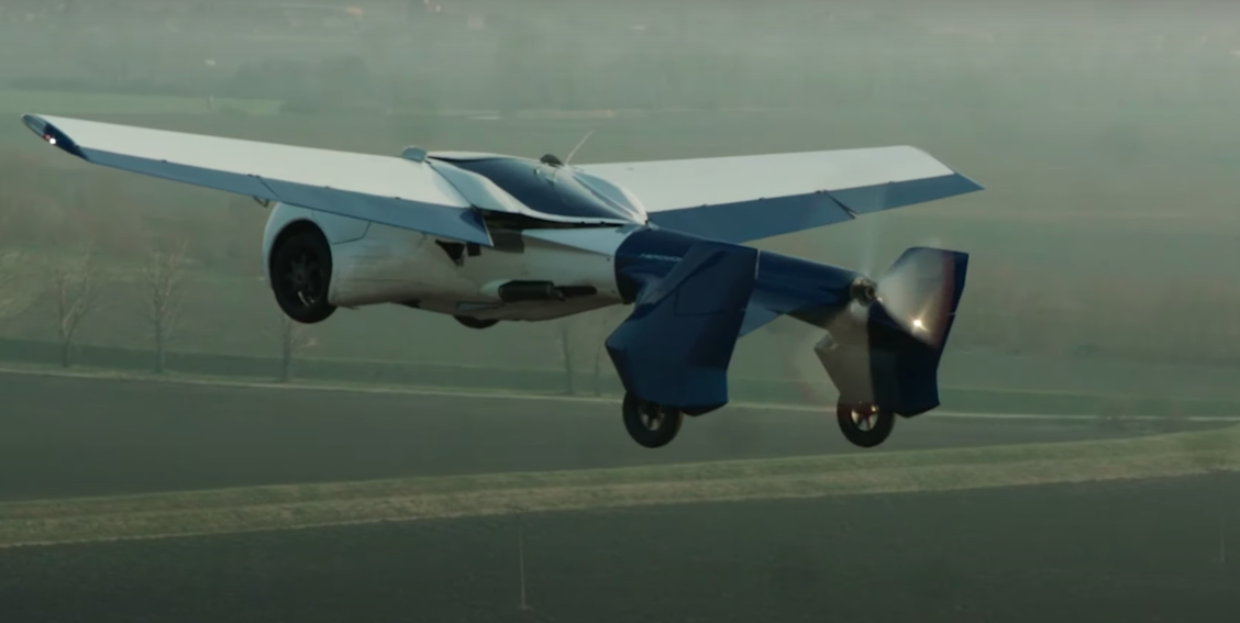 Версия летающего автомобиля от AeroMobil. Скриншот YouTube Goodwood Road & Racing