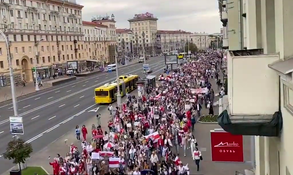 Женский марш в Минске. Скриншот видео Tut.by 