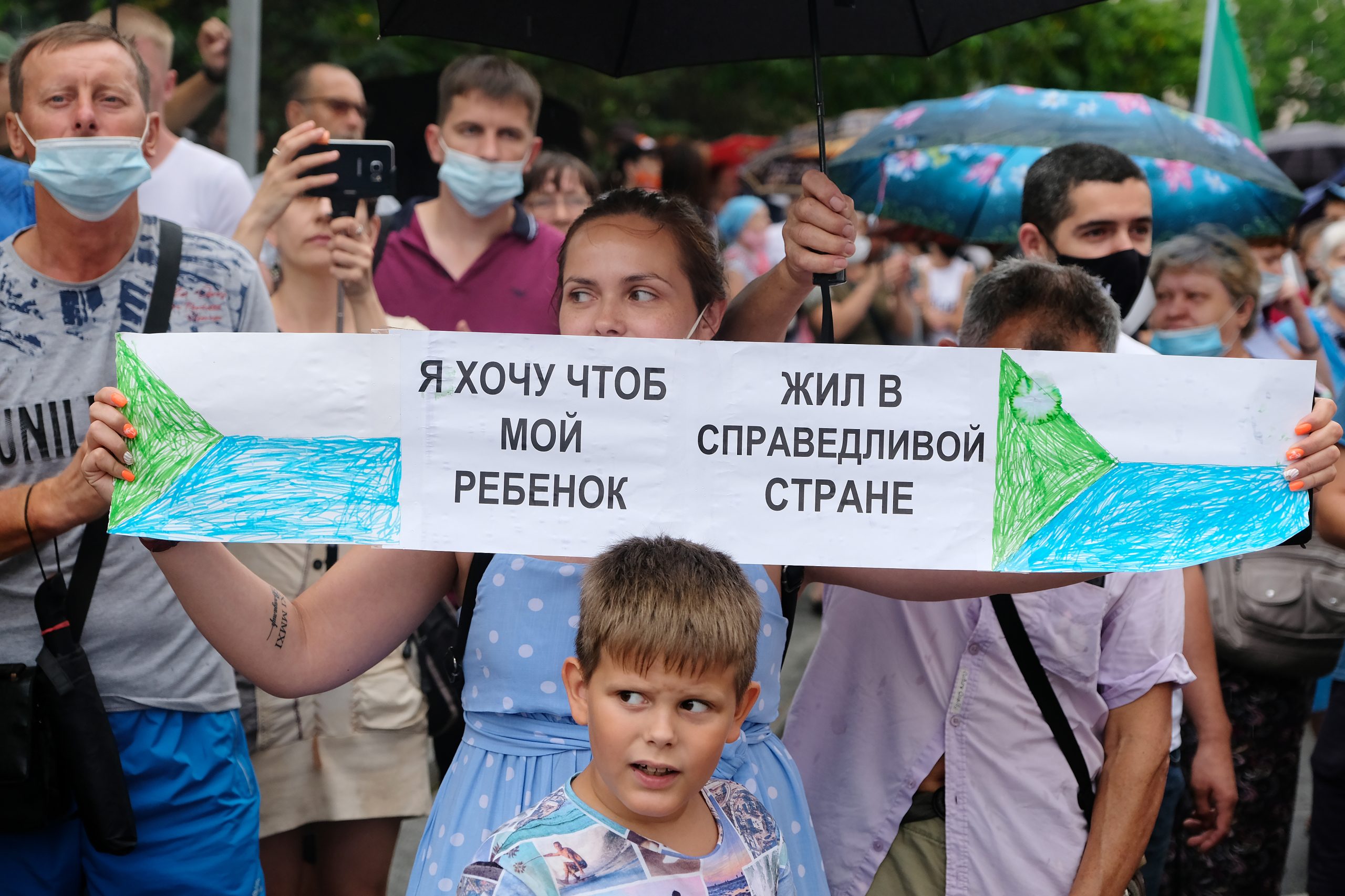 Некоторые участники акций приходят на них с детьми. Фото Dmitry Morgulis/TASS/Scanpix/Leta