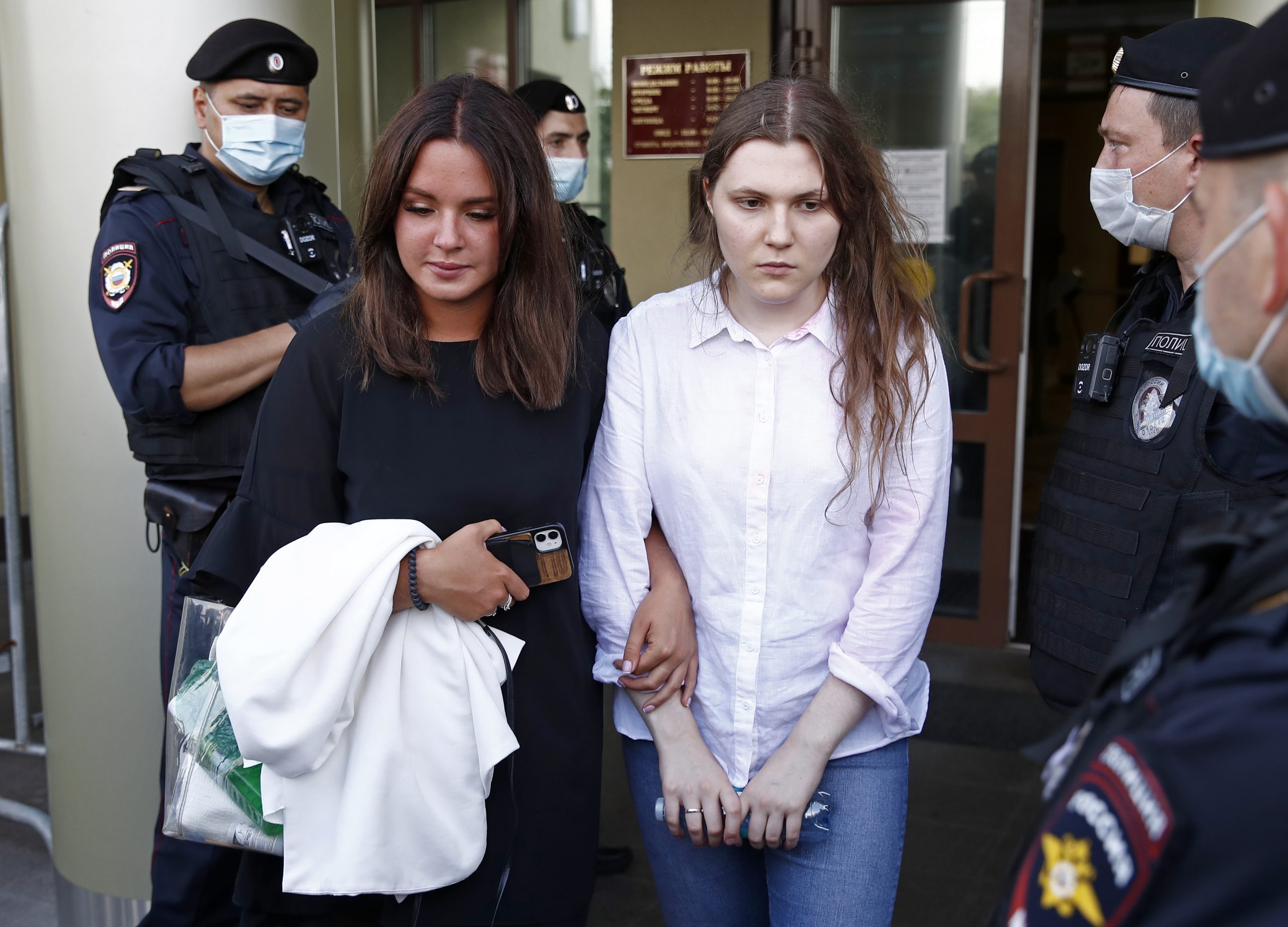 Анна Павликова выходи из суда после приговора. Фото  Artyom Geodakyan/TASS/Scanpix/Leta