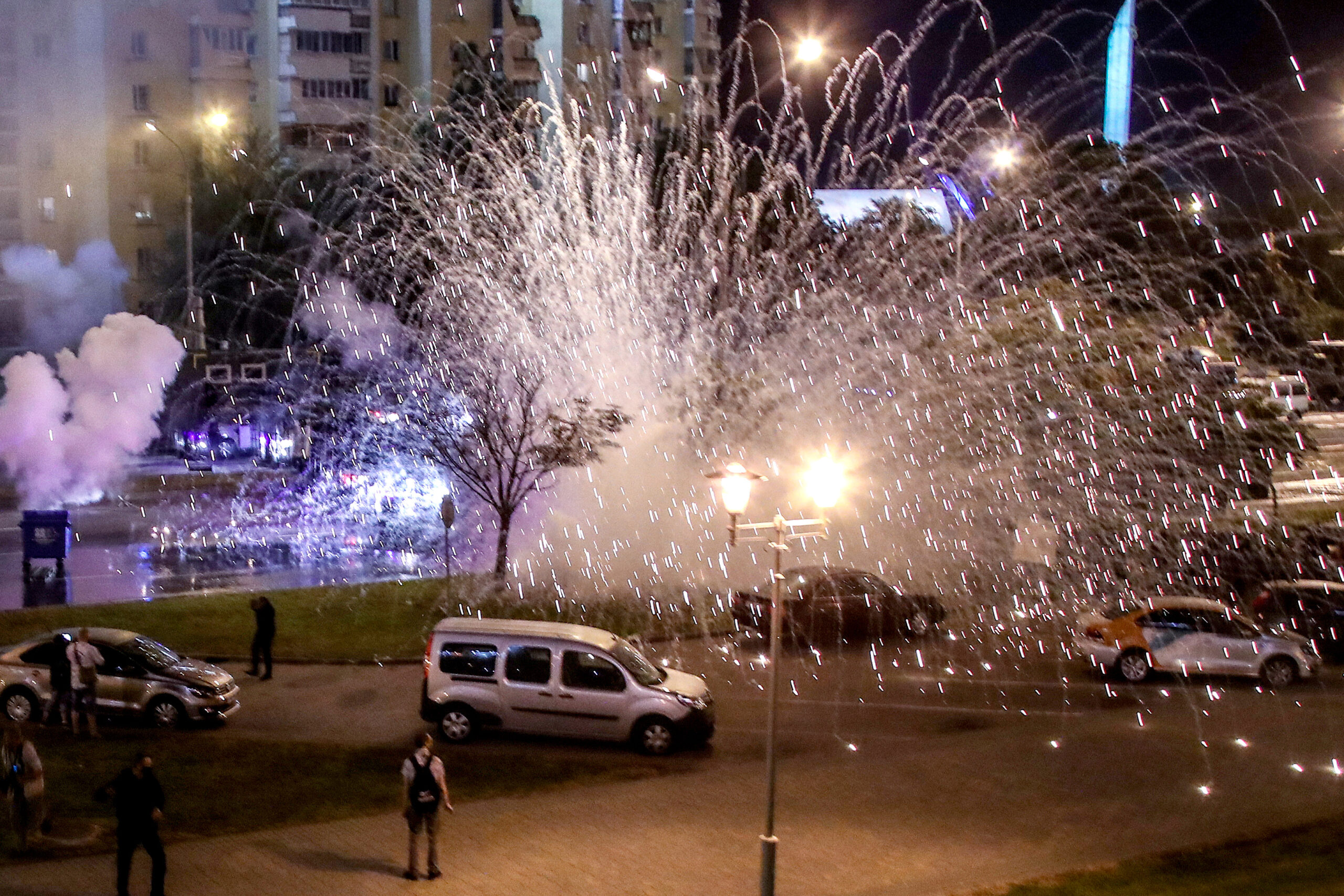 Взрыв светошумовой гранаты в Минске. Фото Valery Sharifulin/TASS/Scanpix/Leta