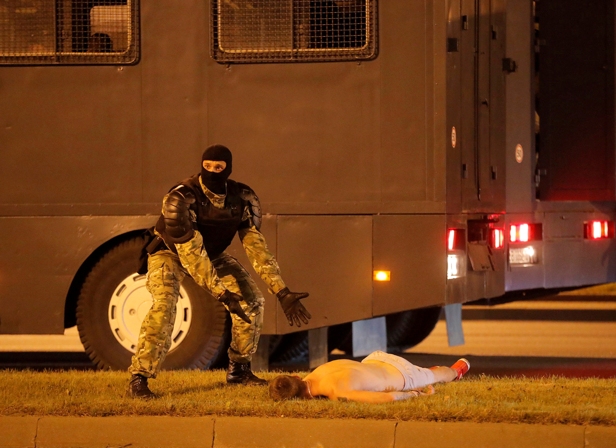Задержанный в ходе протестов в Минске. Фото Vasily Fedosenko/Reuters/Scanpix/Leta