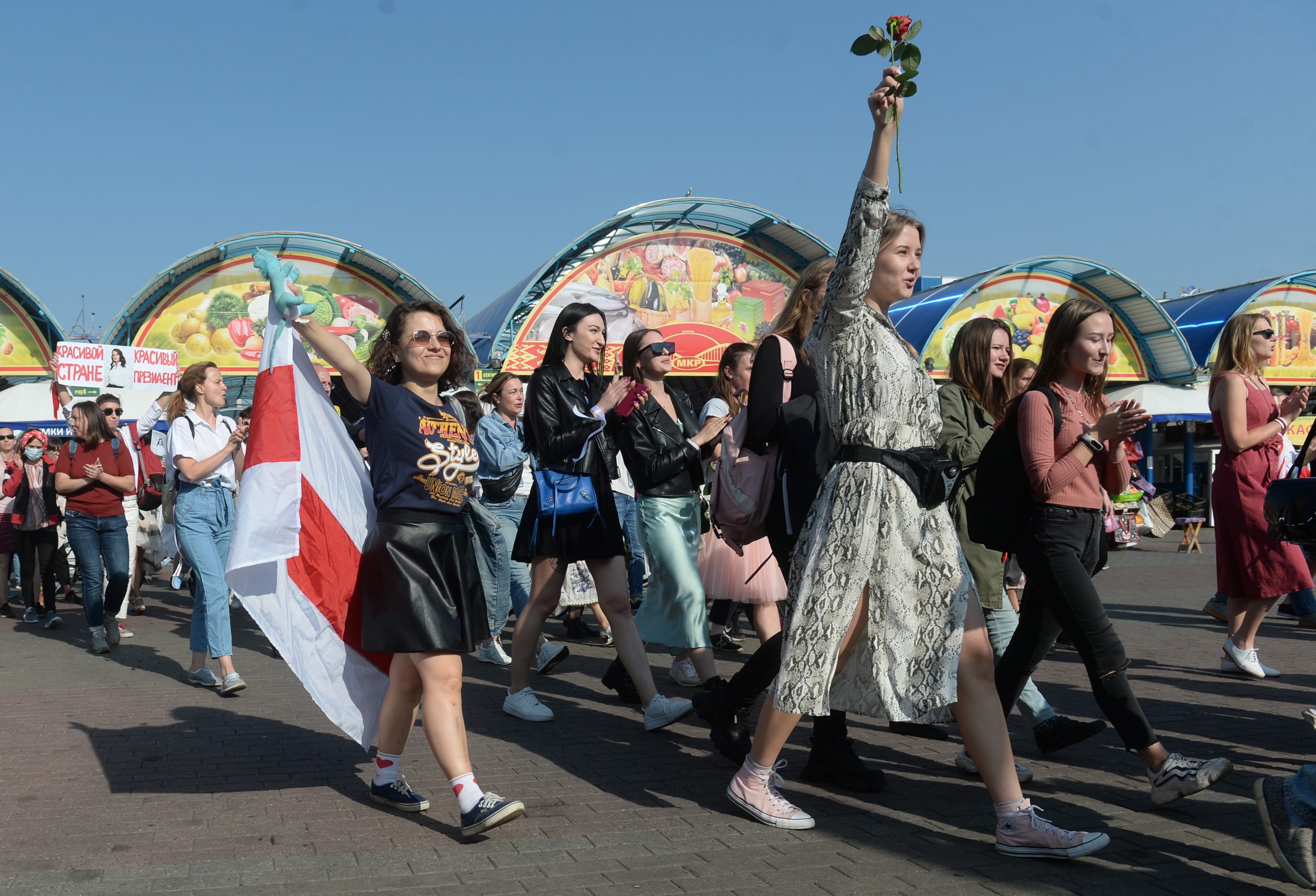 Акция протеста началась у Комаровского рынка. Фото EPA/STR/Scanpix/Leta