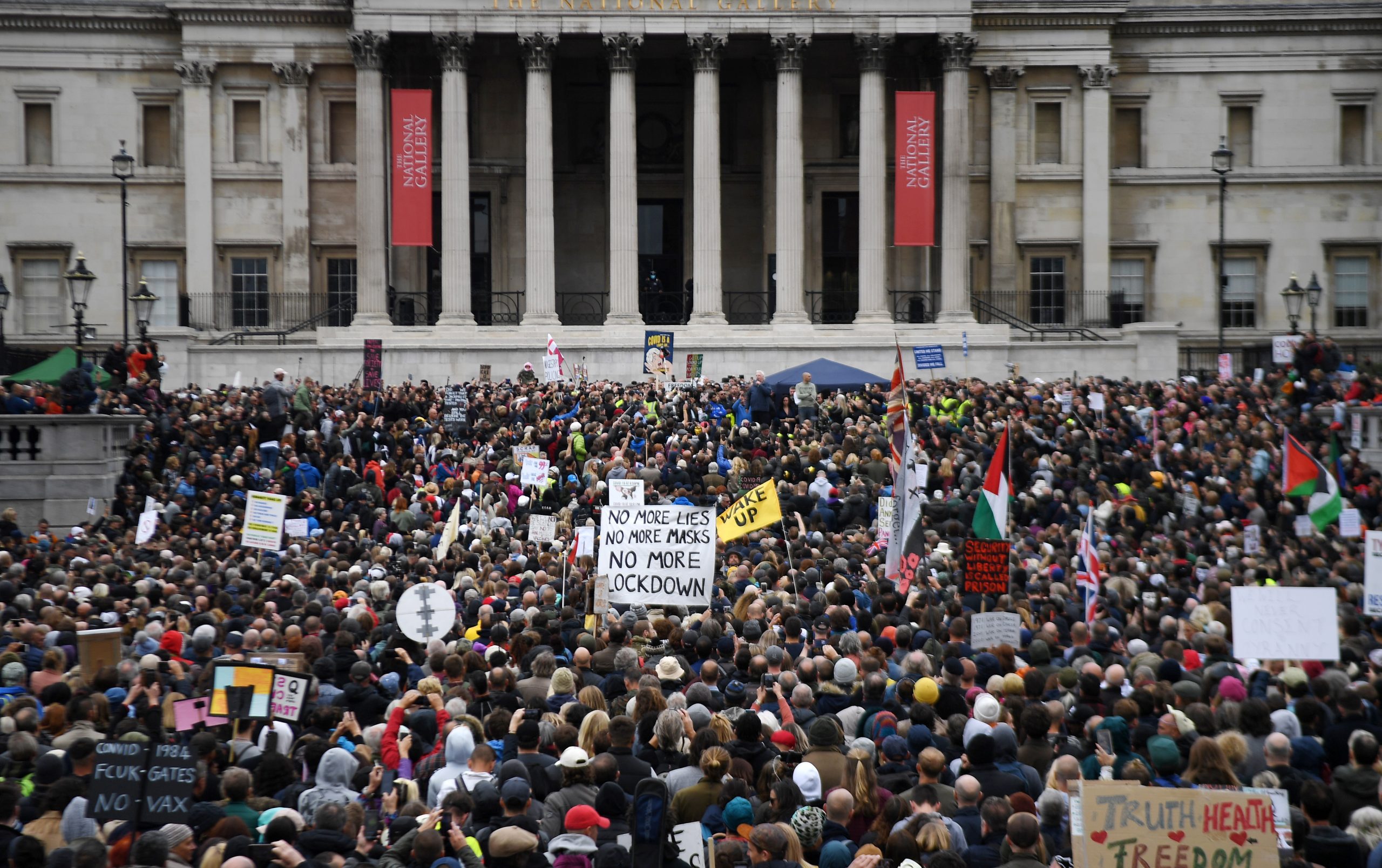 На акцию протеста в Лондоне вышли тысячи человек. EPA/ANDY RAIN/Scanpix/Leta