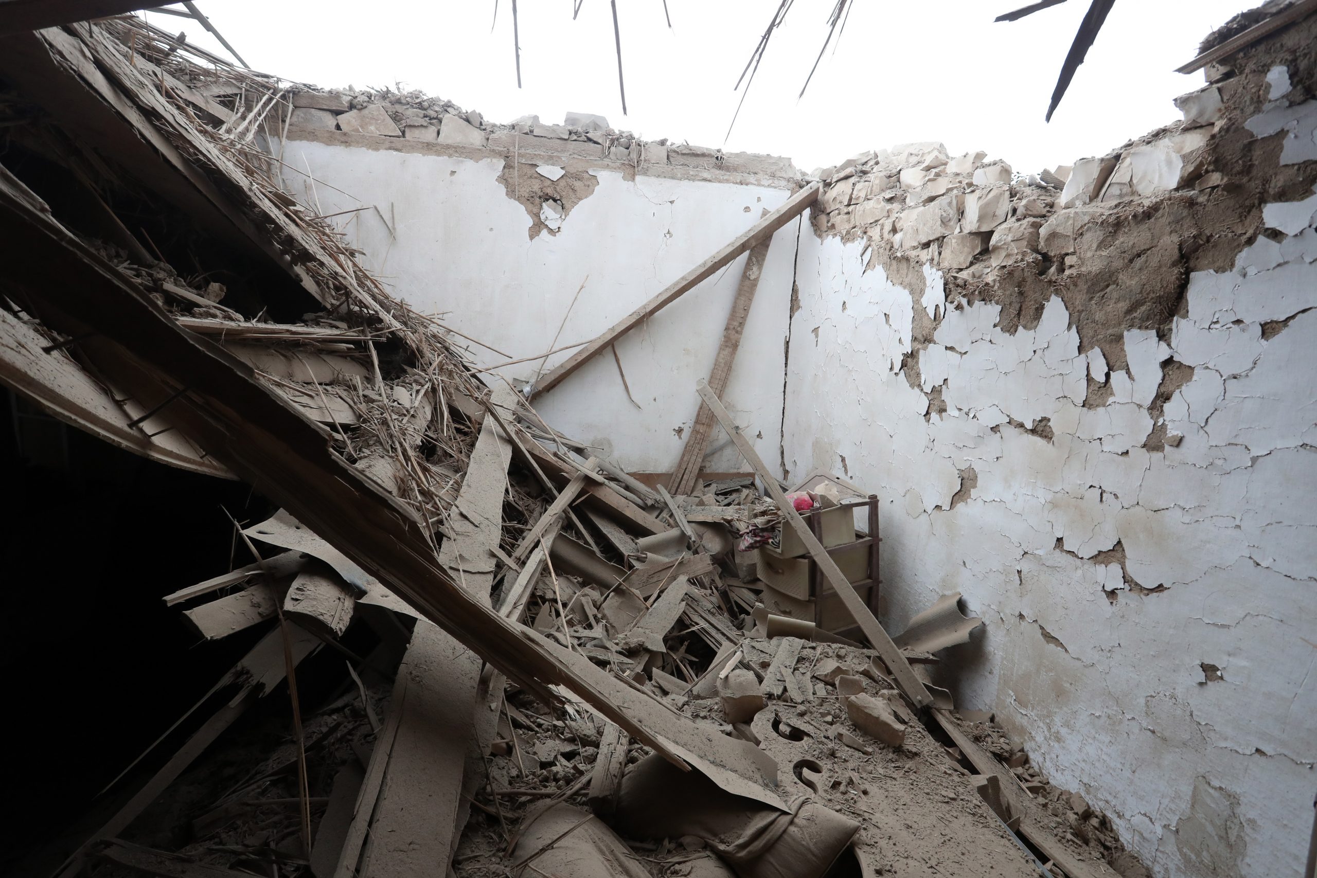 Разрушенное здание в городе Мартуни. Фото EPA/VAHRAM BAGHDASARYAN / PHOTOLURE/Scanpix/Leta