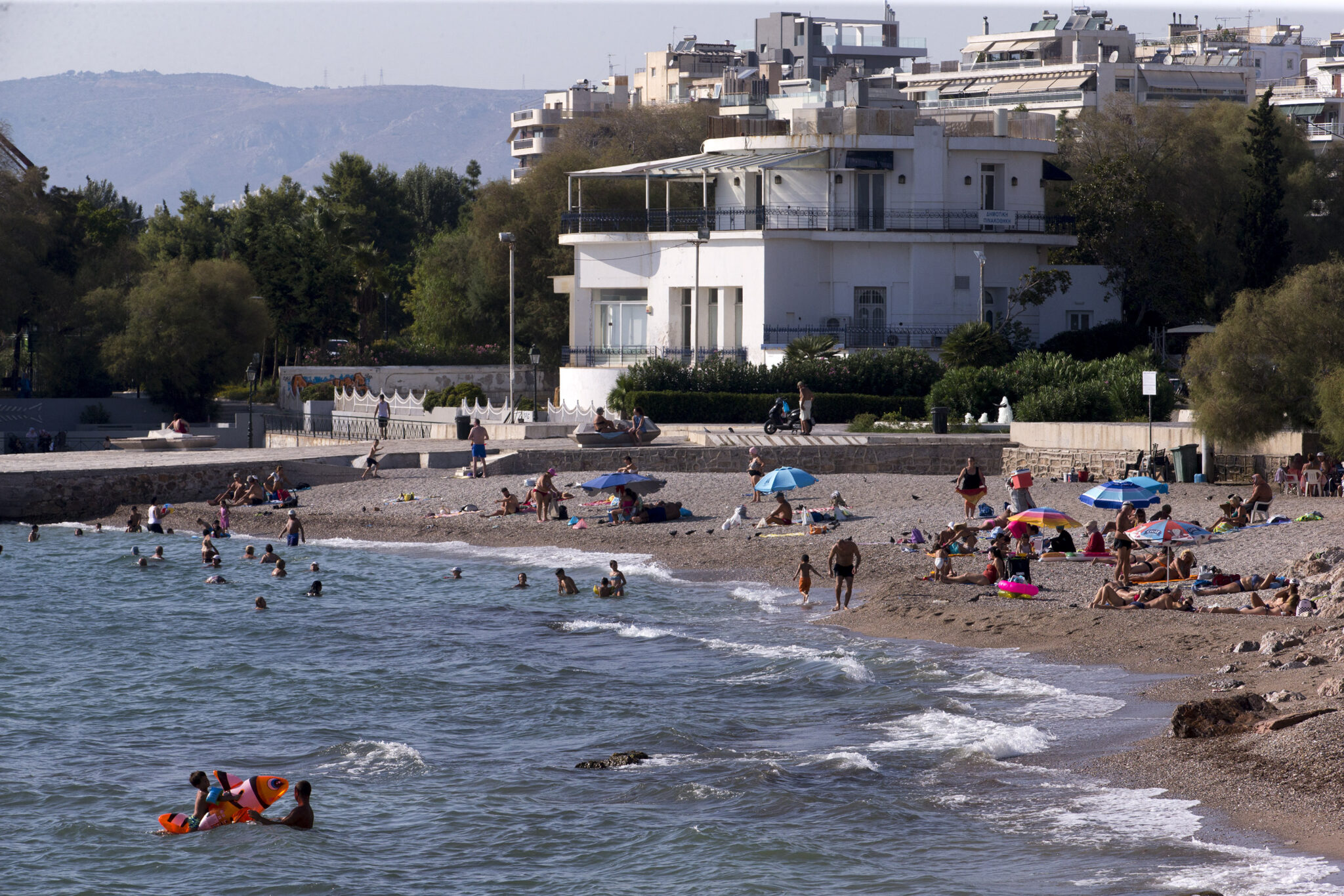 Пляж в предместье Афин. Фото Marios Lolos/Xinhua via ZUMA Press/Scanpix/Leta