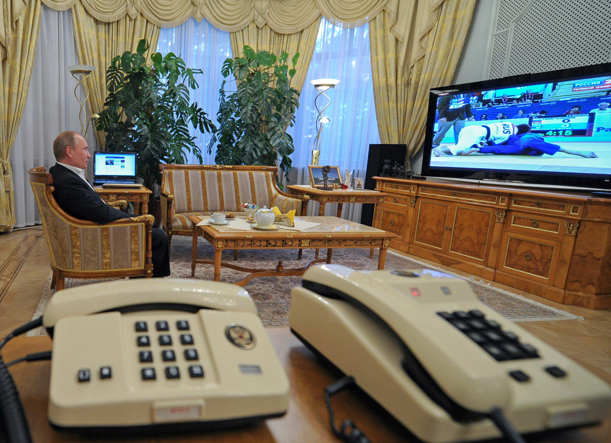 Владимир Путин в своей резиденции в Ново-Огарево. Фото AFP PHOTO/ RIA-NOVOSTI/Scanpix/Leta