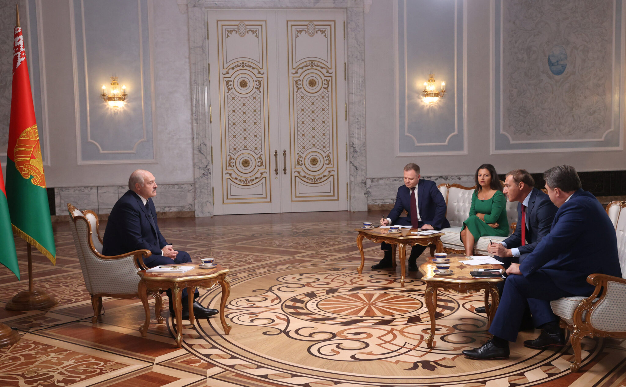 Лукашенко на интервью с представителями российских СМИ. Фото Nikolai Petrov/BelTA/Handout via REUTERS/Scanpix/Leta