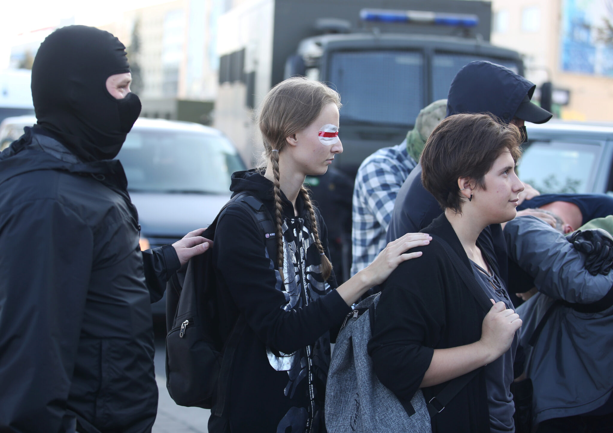 Силовики задерживают участников воскресной акции. Фото Tut.By via REUTERS/Scanpix/Leta