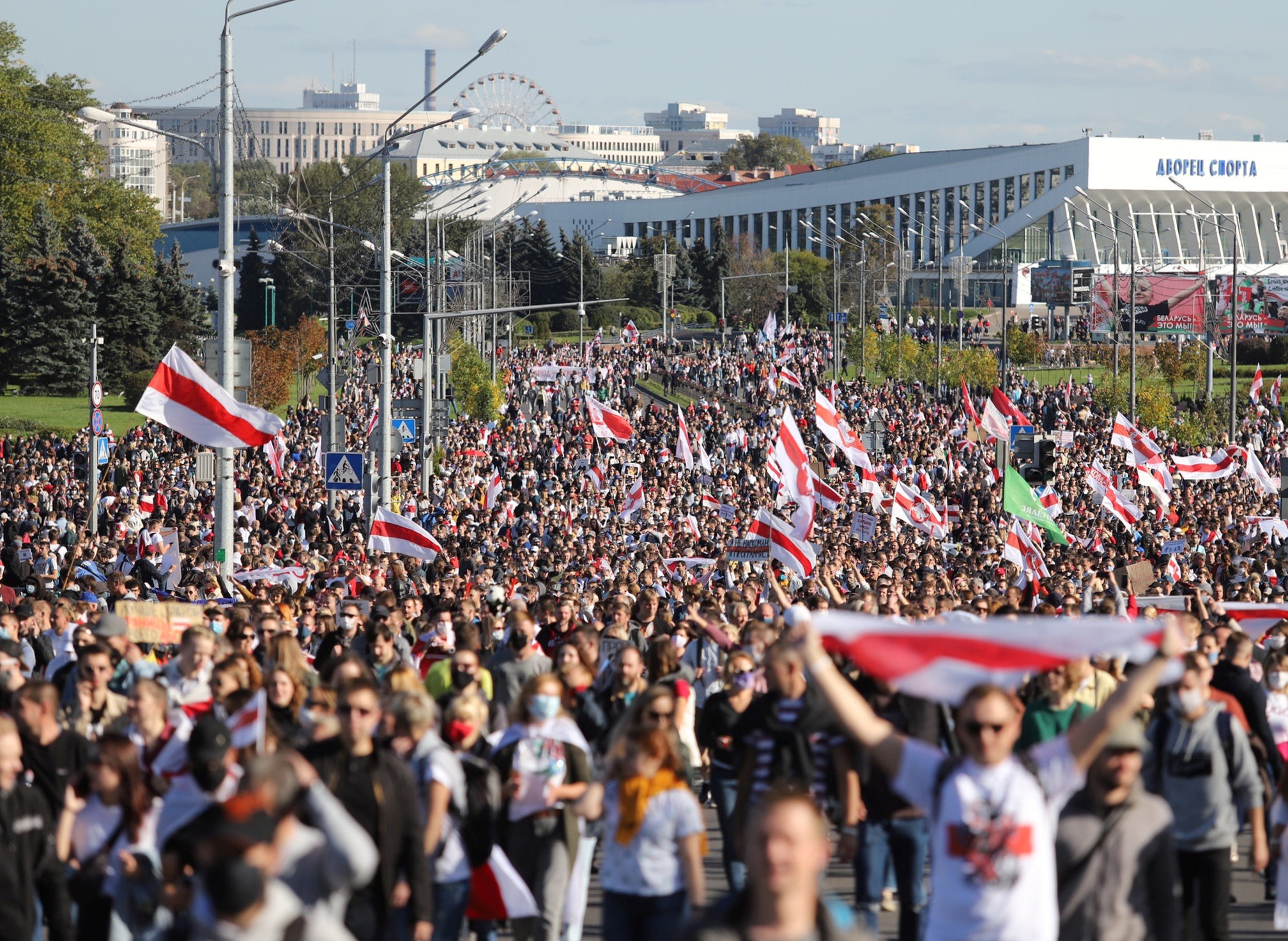 На улицы Минска вышли несколько тысяч человек. Фото REUTERS/Scanpix/Leta