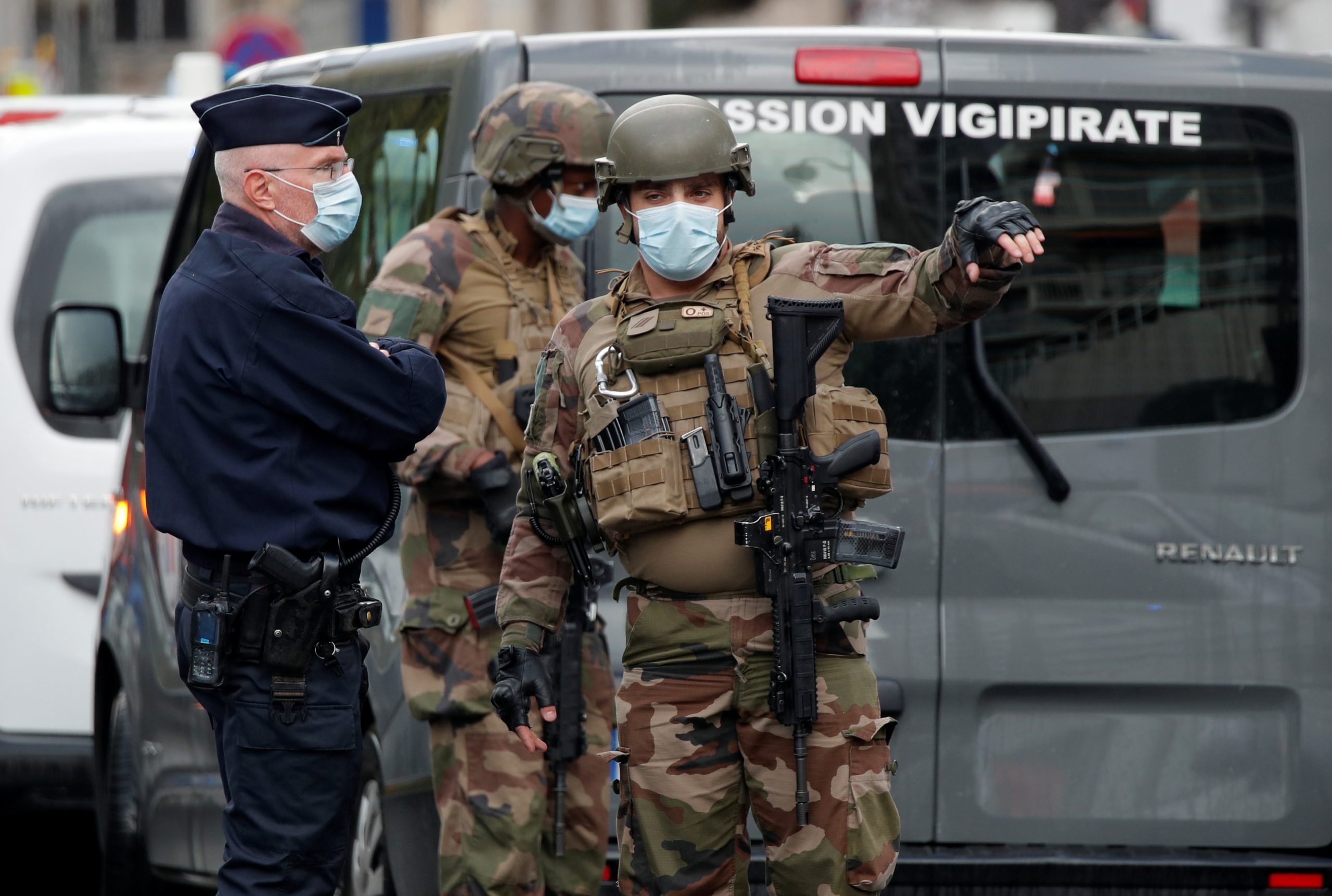 Полиция на метсте теракта. Фото REUTERS/Charles Platiau/Scanpix/Leta
