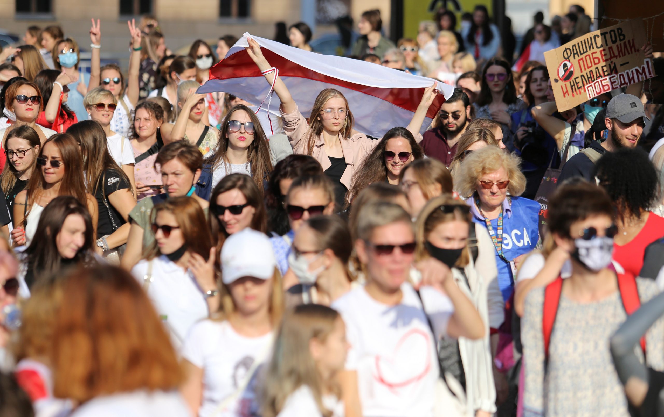 По оценкам СМИ, в акции приняли участие не менее 2 тыс. девушек и женщин. Фото Tut.By via REUTERS/Scanpix/Leta