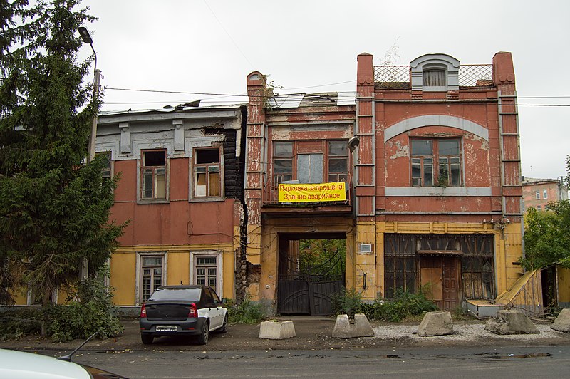 Аварийный дом в Омске. Фото commons.wikimedia.org.  