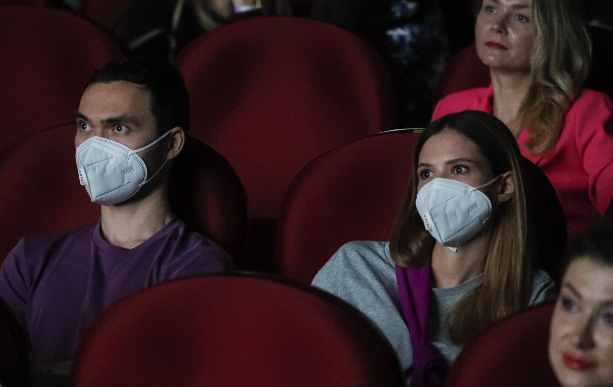 Зрители в масках. Фото EPA/SERGEI ILNITSKY/ Scanpix / Leta