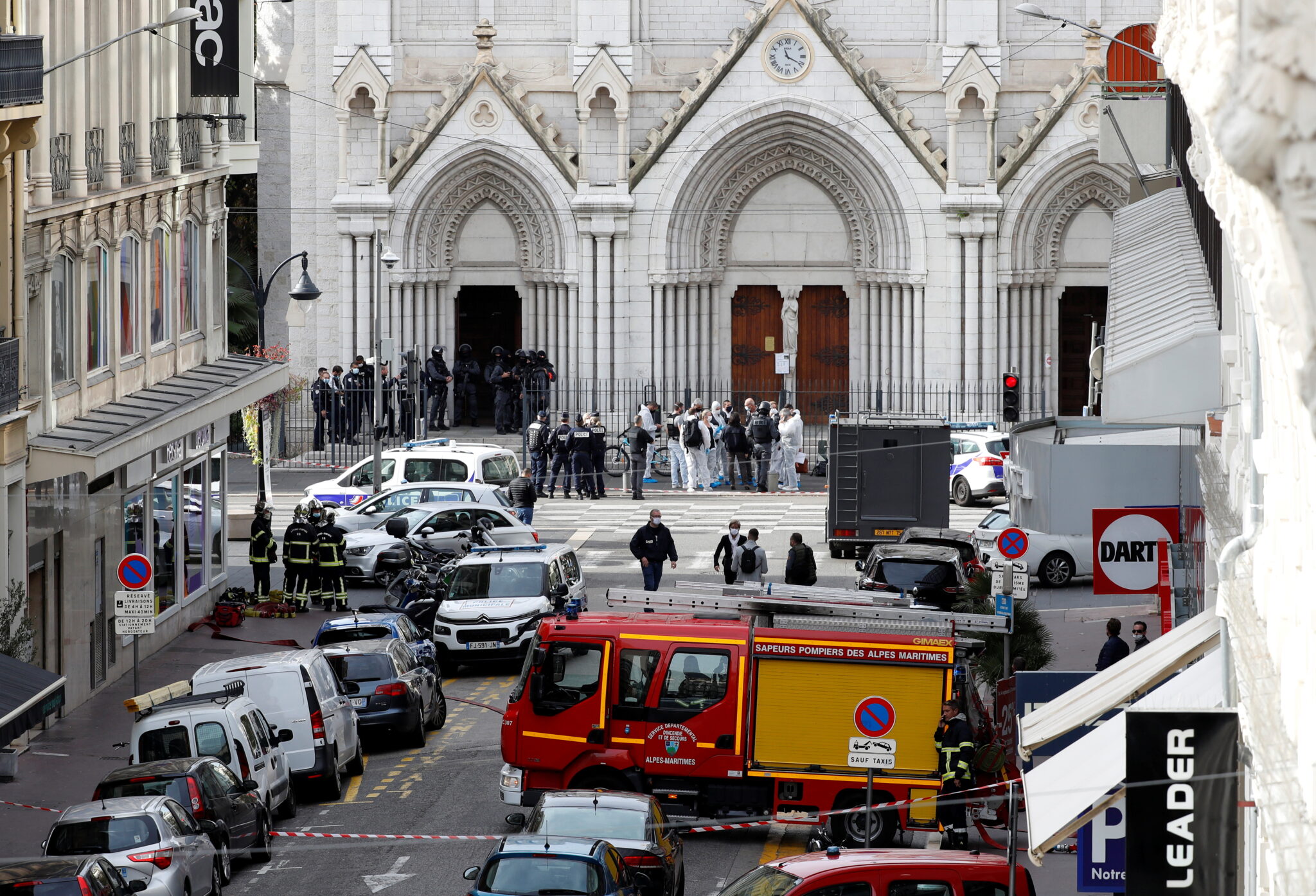 На месте происшествия в базилике Нотр-Дам в Ницце. Фото ERIC GAILLARD / TASS / Scanpix / Leta